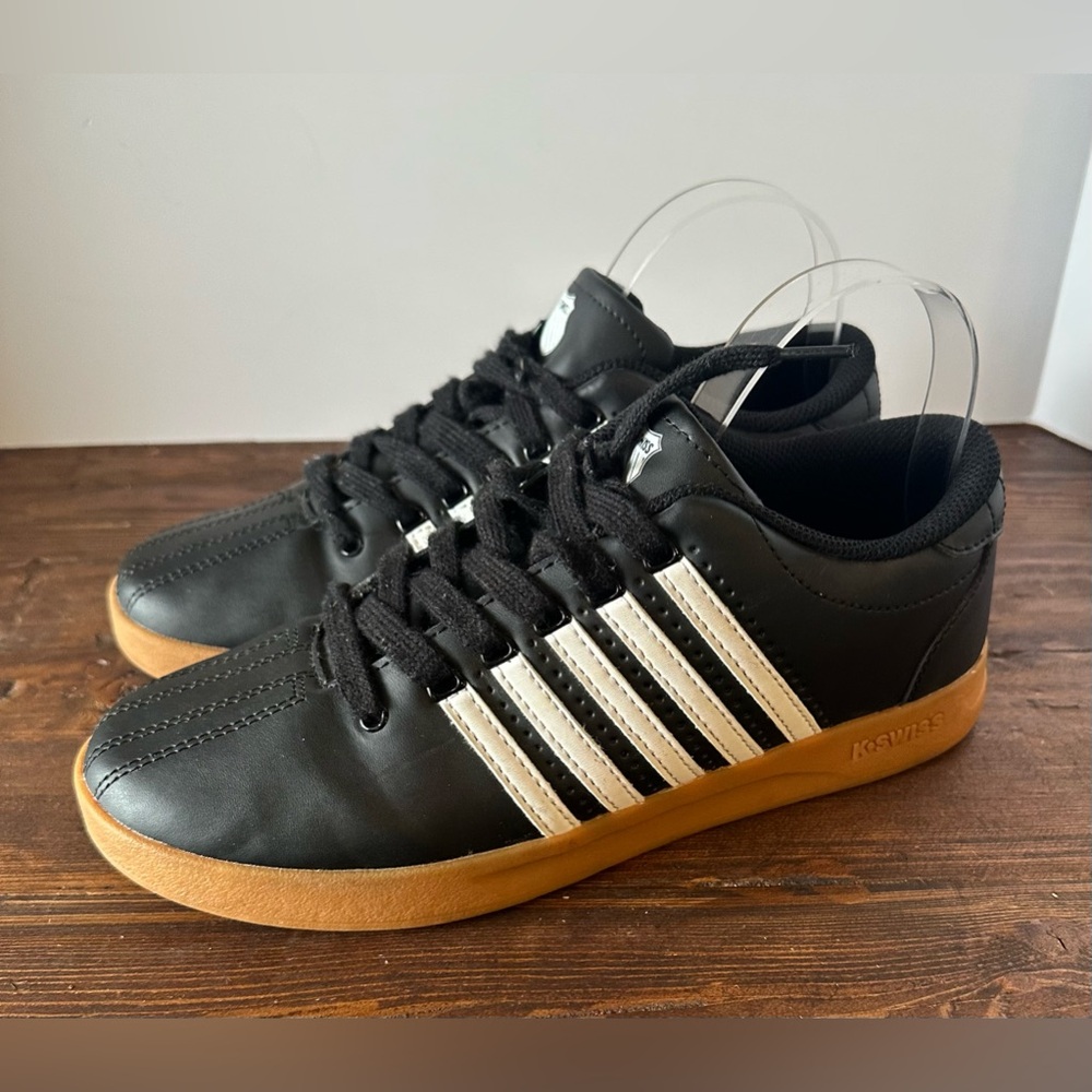 K-Swiss Varsity Black & White Leather Unisex M 7‎ W 8.5 Sneakers EUC.